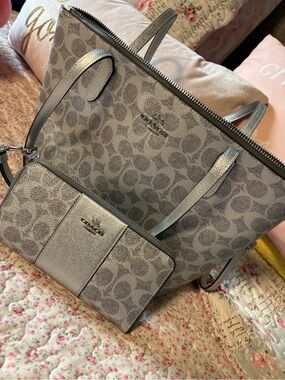 Coach Signature Canvas Tote and Wallet Set in Silver/Gray